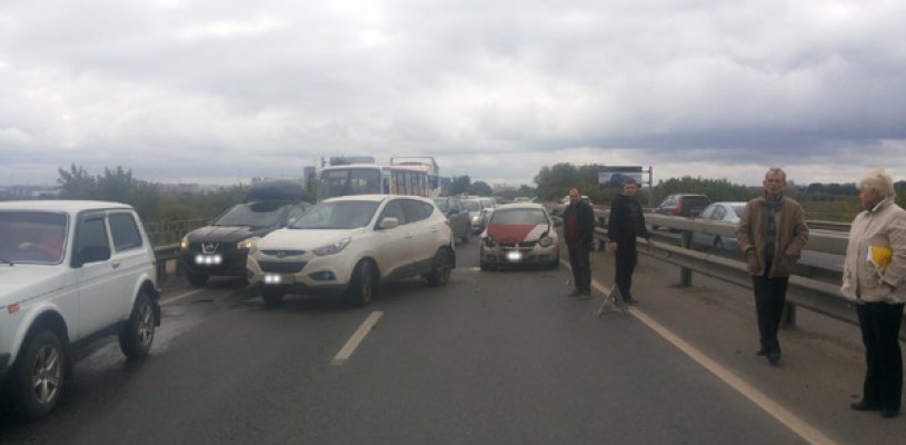 В ДТП на подъезде к мосту через реку Ока в незначительном ДТП значительно пострадал ребенок