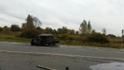 На 262-м км М5 "Урал" ВАЗ-2107 столкнулся с двумя КамАЗами