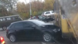 Сразу две иномарки врезались в троллейбус у Дягилевского поста ДПС в Рязани