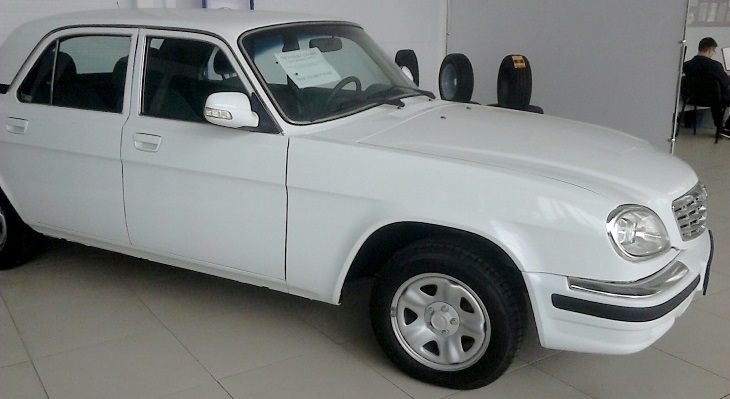 В ивановском автосалоне прелагают купить новую "Волгу" ГАЗ-31105 за 950 тысяч рублей