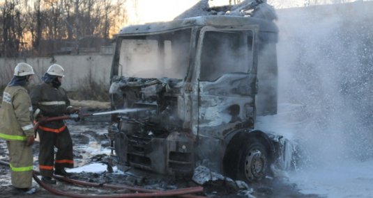 Сегодня в Рязани сгорели "девятка" и фура