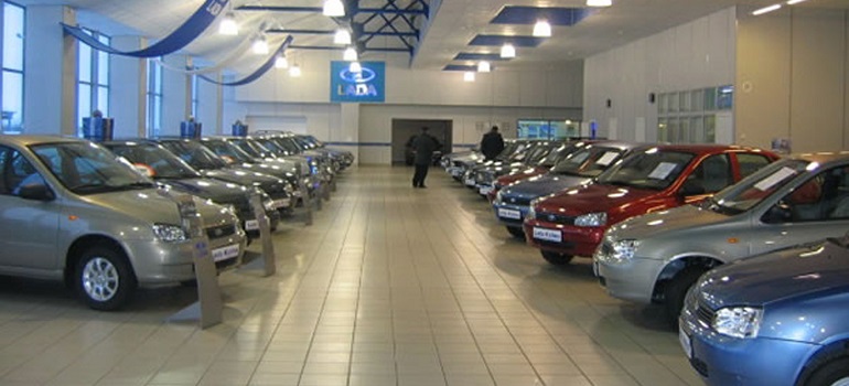 АвтоВАЗ поднял цены на все Lada