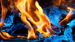 МЧС сообщило об еще одном пожаре в автомобиле