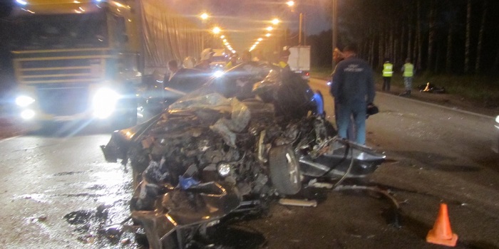 На Южной окружной Рязани ночью произошло столкновение легкового и грузового автомобилей