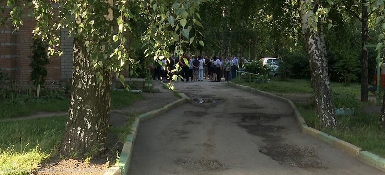 Порядка тысячи квадратных метров дорожного покрытия внутридомовой территории приведут в порядок в течении 7 дней