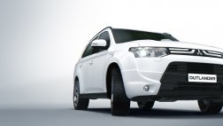 Mitsubishi отмечает юбилеи специальными версиями своих бестселлеров