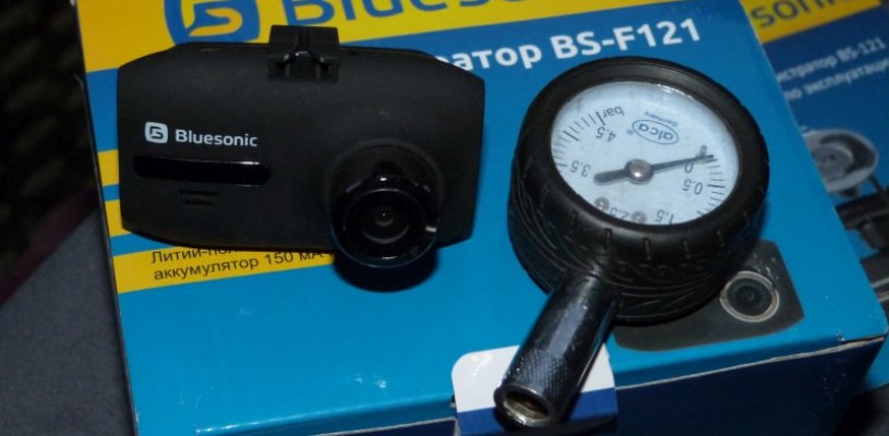 Bluesonic BS-F121: компактный видеорегистратор по очень привлекательной цене