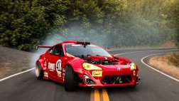 Что будет если в Toyota GT-86 поставить двигатель от Ferrari?