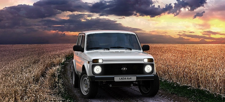 АвтоВАЗ понизил цены на четыре модели Lada в России