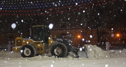 33 самосвала, 9 погрузчиков, 5 тракторов, 3 грейдера, 21 пескоразбрасыватель занимались уборкой Рязани этой ночью