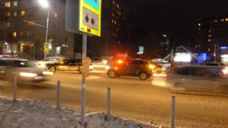 На улице Дзержинского под колеса автомобиля попали два пешехода
