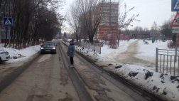 На улице Новоселов неустановленным транспортным средством совершен наезд на пешехода на пешеходном переходе