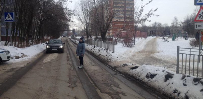 На улице Новоселов неустановленным транспортным средством совершен наезд на пешехода на пешеходном переходе