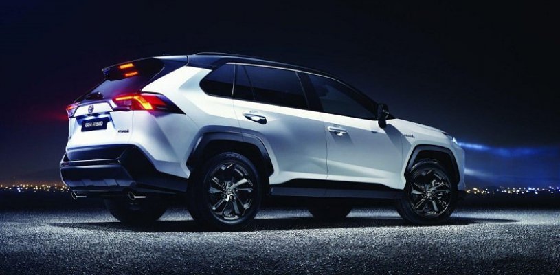 В Нью-Йорке Toyota представила пятое поколение популярнейшего кроссовера Toyota RAV4