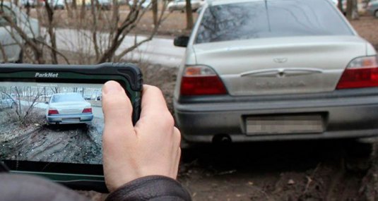 Парковка на зеленой зоне лидирует в числе выявляемых нарушений благоустройства в Рязани