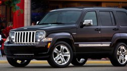 Проблемы с активными подголовниками обнаружены у 483 Jeep Liberty. Отзыв
