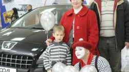 Автосалон «Ле-Ман» отметил День Рождения во французском стиле