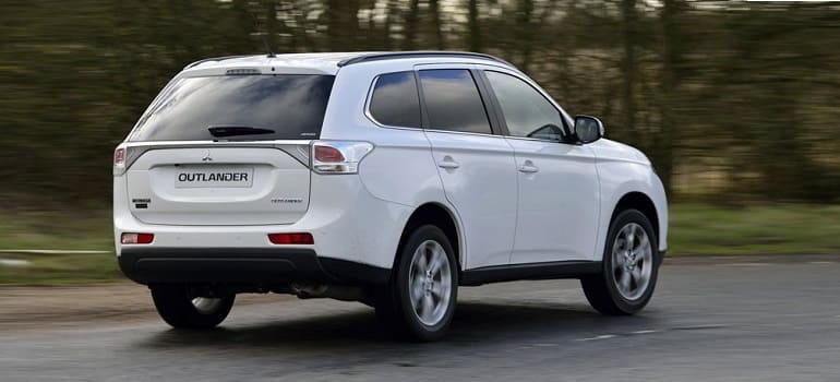 Mitsubishi отзывает 63 415 автомобилей Outlander из-за оплавления проводки