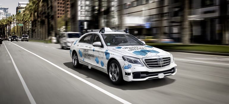 Bosch и Daimler представили новую услугу на базе беспилотных автомобилей