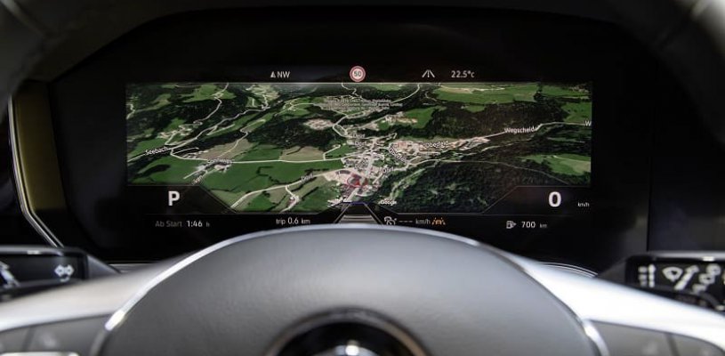 Volkswagen Touareg получит первый в своем роде изогнутый дисплей панели приборов разработки Bosch