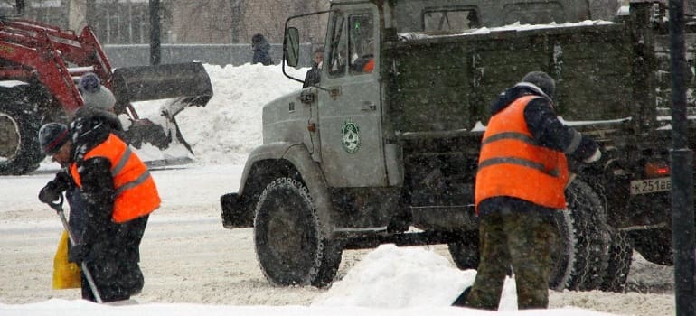 Городские коммунальные службы будут работать в усиленном режиме круглосуточно из-за непогоды