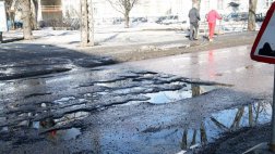 В Рязани продолжаются работы по ликвидации выбоин в асфальтобетонном покрытии городских дорог