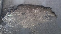 За прошедшую неделю на 22 участках улично-дорожной сети города были проведены работы по заделке аварийных выбоин