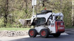 С начала года работы по заделке аварийных выбоин в асфальтобетонном покрытии на территории Рязани проведены на 128 улицах