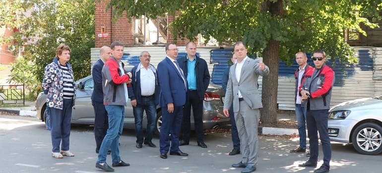 В Рязани осмотрели участки автодорог после капитального ремонта, проведенные на участках улиц Новослободская, Почтовая и Московском шоссе.