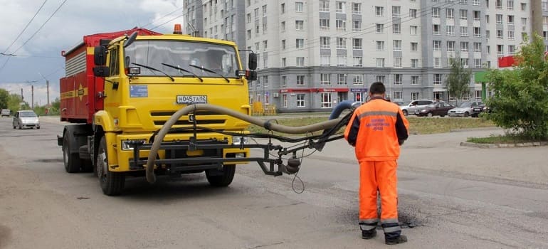 О работах по ликвидации аварийных выбоин в асфальтобетонном покрытии автомобильных дорог на территории Рязани за минувшую неделю