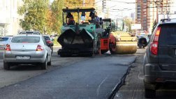 В Рязани продолжаются дорожные работы с применением горячей асфальтобетонной смеси