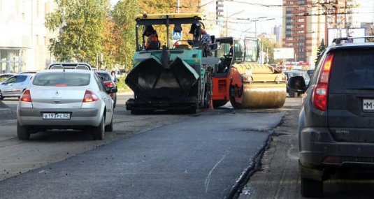 В Рязани продолжаются дорожные работы с применением горячей асфальтобетонной смеси