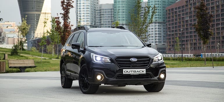 Subaru представила спец.версию Outback, которая получила название Black Line