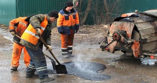 На прошлой неделе отремонтировано более 440 квадратных метров дорожного полотна