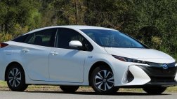 Toyota отзывает Prius для замены замка ремня безопасности водителя