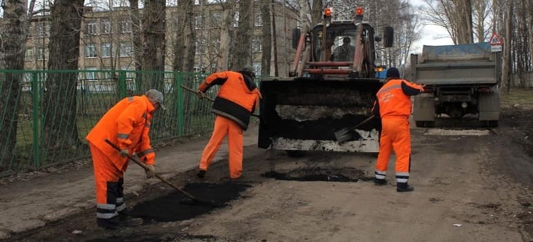Дороги Рязани продолжают ремонтировать ямочно