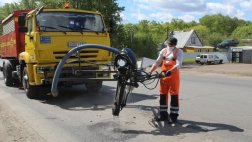 В Рязани возобновляют ремонт дорог специальной установкой «Патчер»