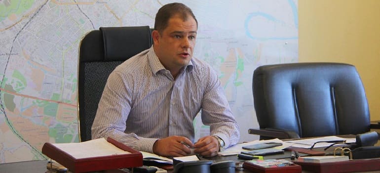 Владимир Бурмистров потребовал вести ежедневный контроль за реализацией федеральных дорожных проектов