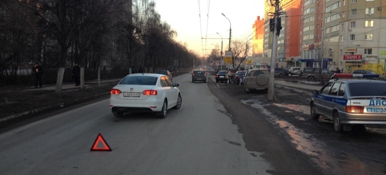 Оставшийся без присмотра ребенок попал под колеса авто