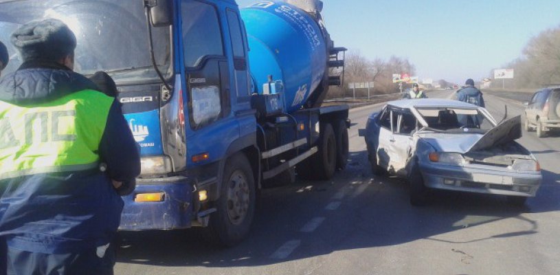 В Рыбновском районе "пятнашка" врезалась в бетономешалку