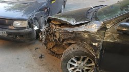 На проезде Речников пьяный водитель протаранил два авто