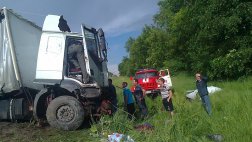 На 399 километре М5 столкнулись три фуры и внедорожник