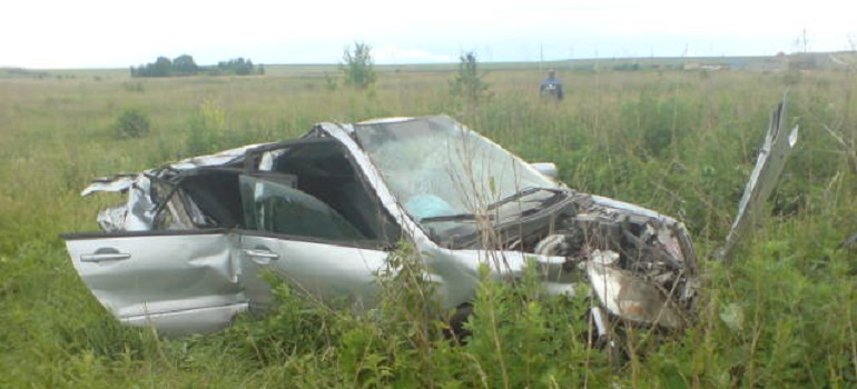В рабочем поселке Пронск Mitsubishi Lancer улетел в кювет
