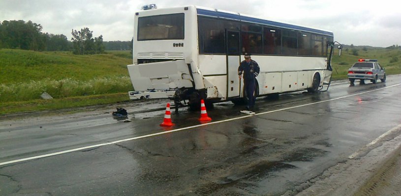 На 27 км автодороги Рязань-Ряжск произошло столкновение Skoda, рейсового автобуса и ГАЗели (добавлены фото)