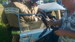 У деревни Тужилово Старожиловского района ВАЗ 2107 опрокинулся в кювет