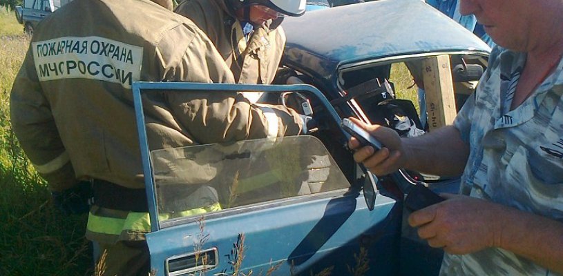 У деревни Тужилово Старожиловского района ВАЗ 2107 опрокинулся в кювет
