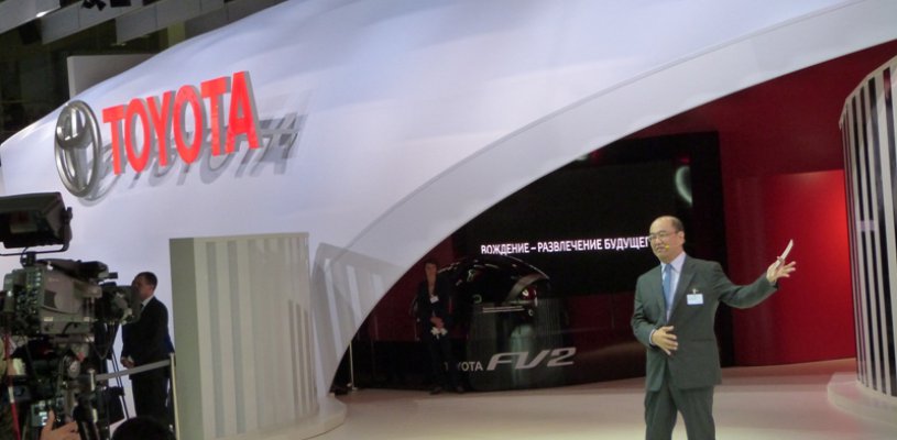 Toyota представила обновленную модель Camry на ММАС-2014
