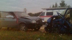 Недалеко от поселка Искра столкнулись три автомобиля. Имеются пострадавшие