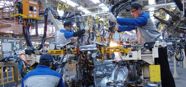 Производство Петербургского автозавода упало на 4%