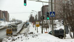 На улице Новоселов начал работать новый светофор